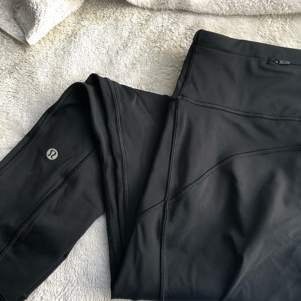 Final lap crop 23”- black